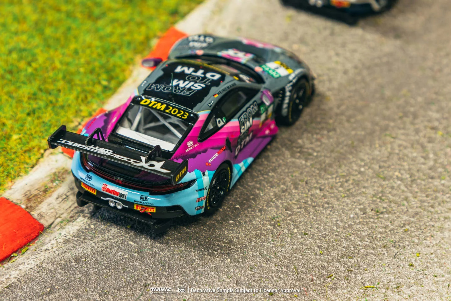 Tarmac Works 1:64 Porsche 911 GT3 R DTM 2023 Tim Heinemann T64-084-23DTM09