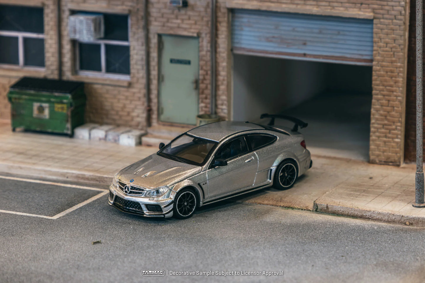 Tarmac Works 1:64 Mercedes-Benz C 63 AMG Coupé Black Series – Silver Metallic- Global64