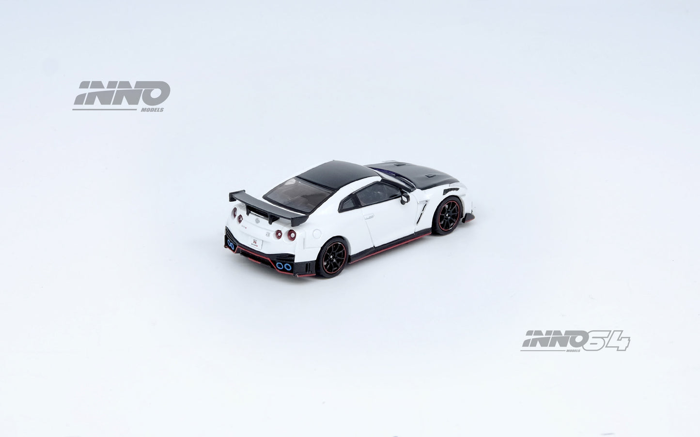 Inno64 1:64 Nissan GT-R (R35) Nismo White IN64-R35N-WHI