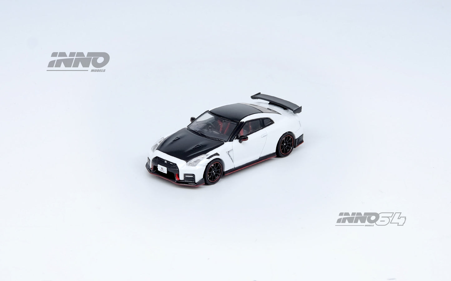 Inno64 1:64 Nissan GT-R (R35) Nismo White IN64-R35N-WHI