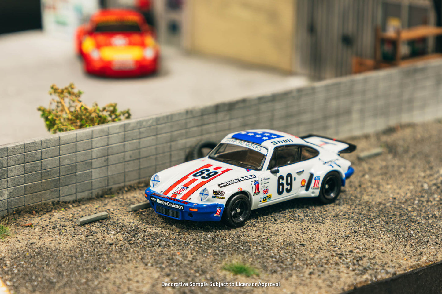 Tarmac Works 1:64 Porsche 911 Carrera RSR 3.0 24h Le Mans 1975 #69 T64S-024-75LM69 (Preorder)