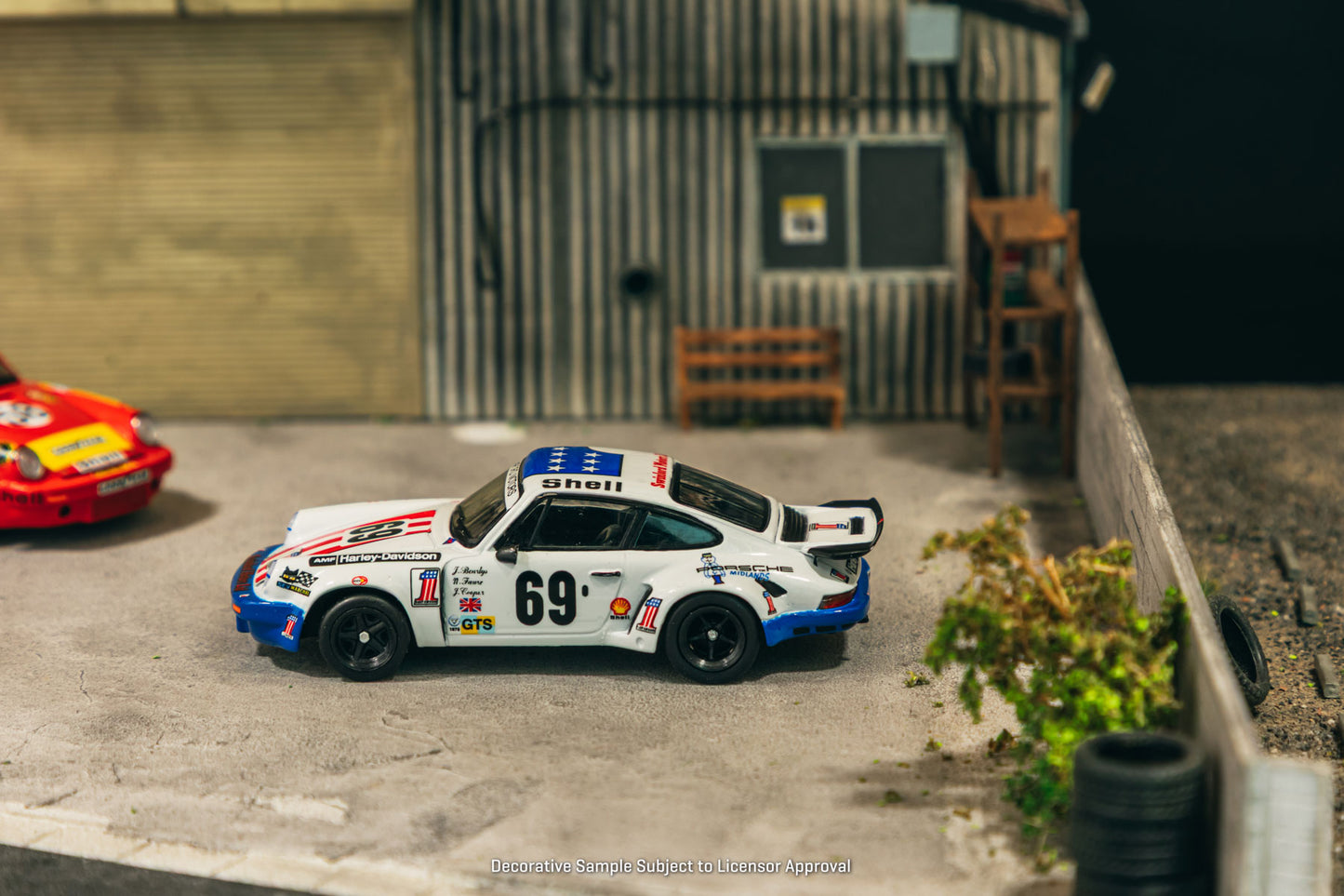 Tarmac Works 1:64 Porsche 911 Carrera RSR 3.0 24h Le Mans 1975 #69 T64S-024-75LM69 (Preorder)