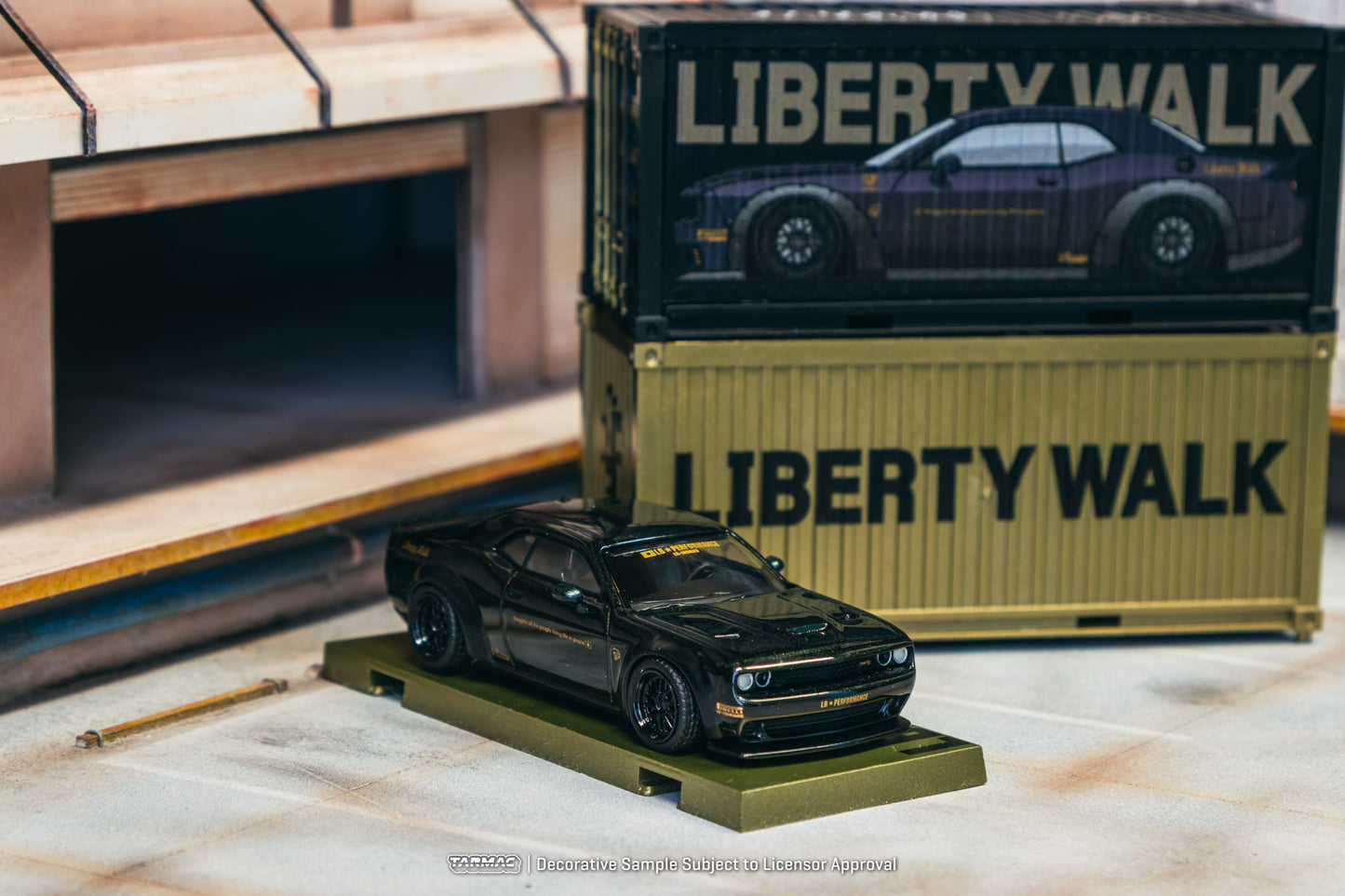 Tarmac Works 1:64 LB-WORKS Dodge Challenger SRT Hellcat Black Metallic with 2 containers T64G-TL039-BK
