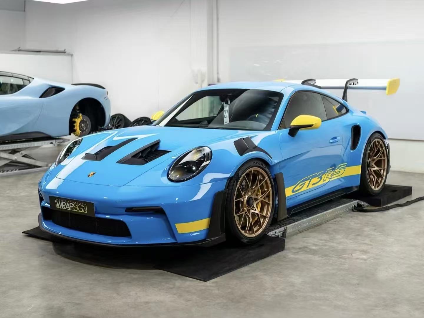 (Preorder) HH Model 1:64 Porsche 992 GT3 RS