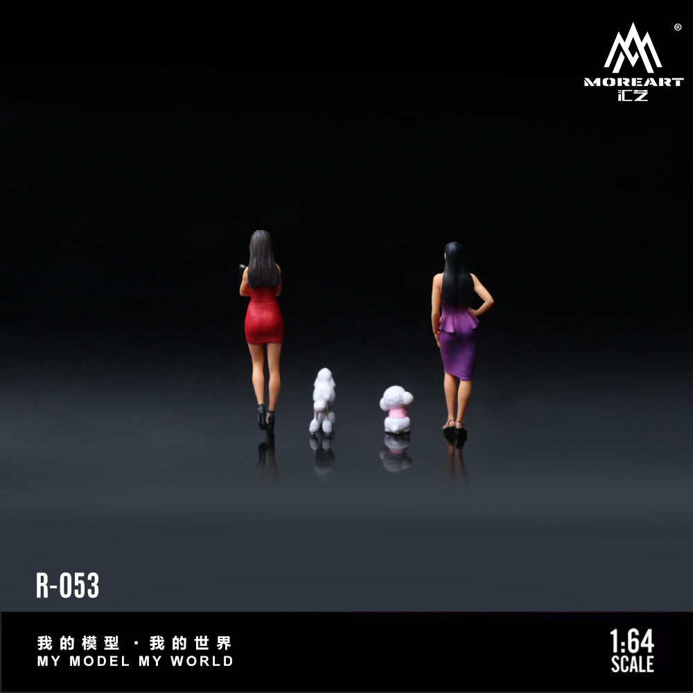 MoreArt 1:64 Dog Walking Girl Doll A Set MO223053