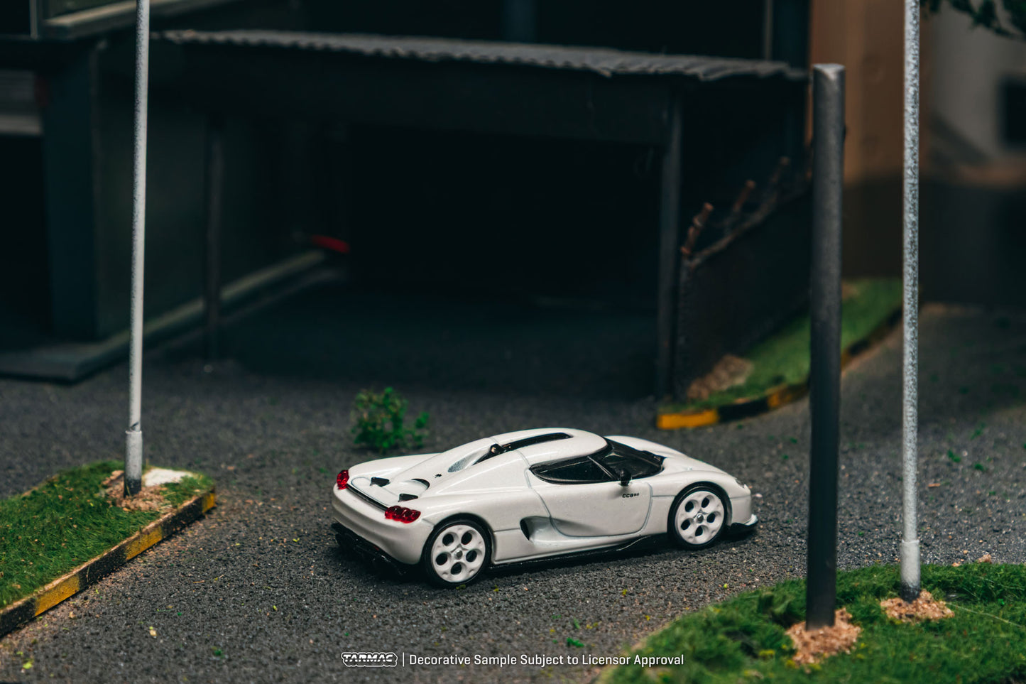 (Preorder) Tarmac Works 1:64 Koenigsegg CC850 White Model Car + Trading Cards Combo Set T64G-TL051-WH