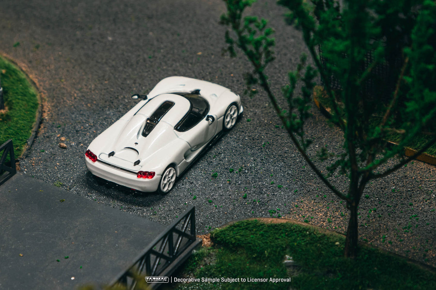 (Preorder) Tarmac Works 1:64 Koenigsegg CC850 White Model Car + Trading Cards Combo Set T64G-TL051-WH