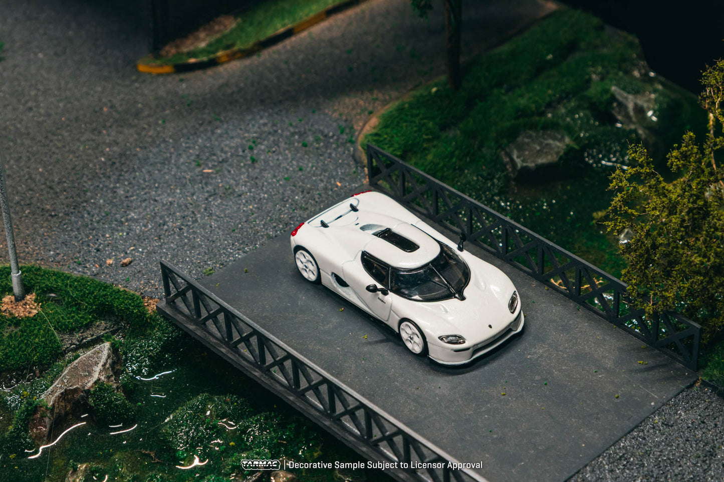 (Preorder) Tarmac Works 1:64 Koenigsegg CC850 White Model Car + Trading Cards Combo Set T64G-TL051-WH