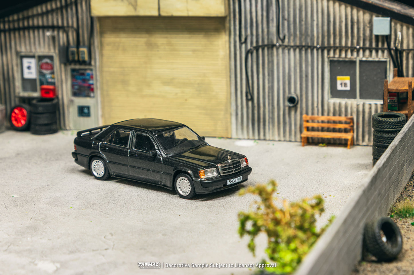 (Preorder) Tarmac Works 1:64 Mercedes-Benz 190 E 2.3-16 Blue-Black metallic T64G-047-BK