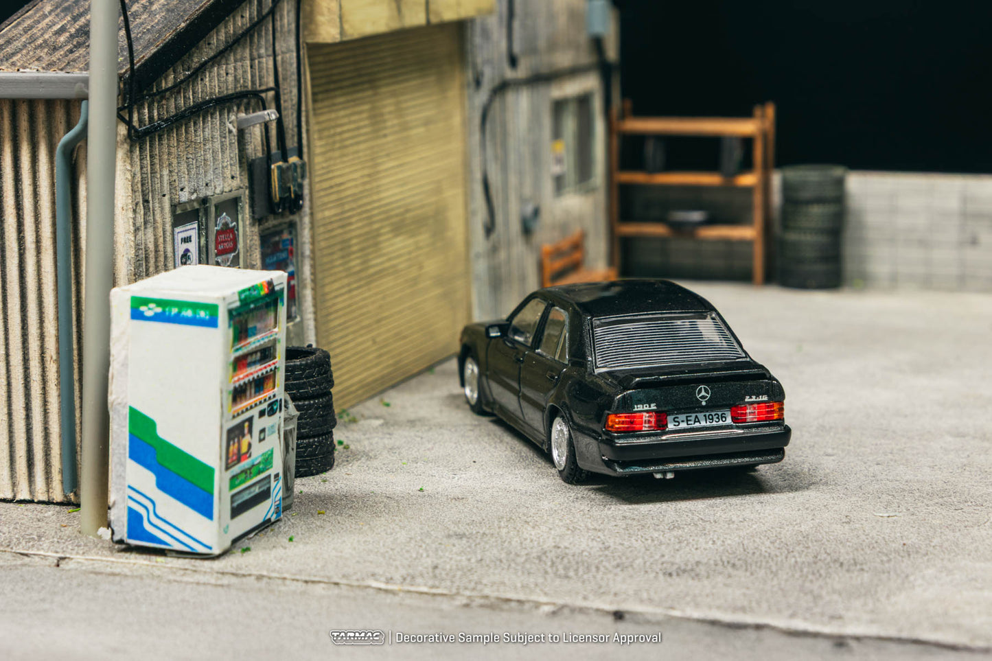 (Preorder) Tarmac Works 1:64 Mercedes-Benz 190 E 2.3-16 Blue-Black metallic T64G-047-BK