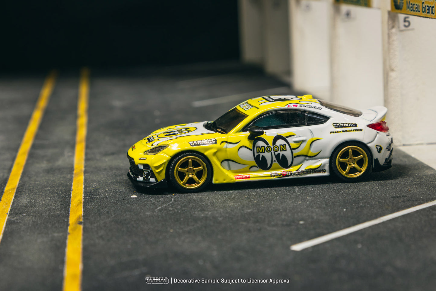 (Preorder) Tarmac Works 1:64 Toyota GR86 MOONEYES T64G-038-MOON