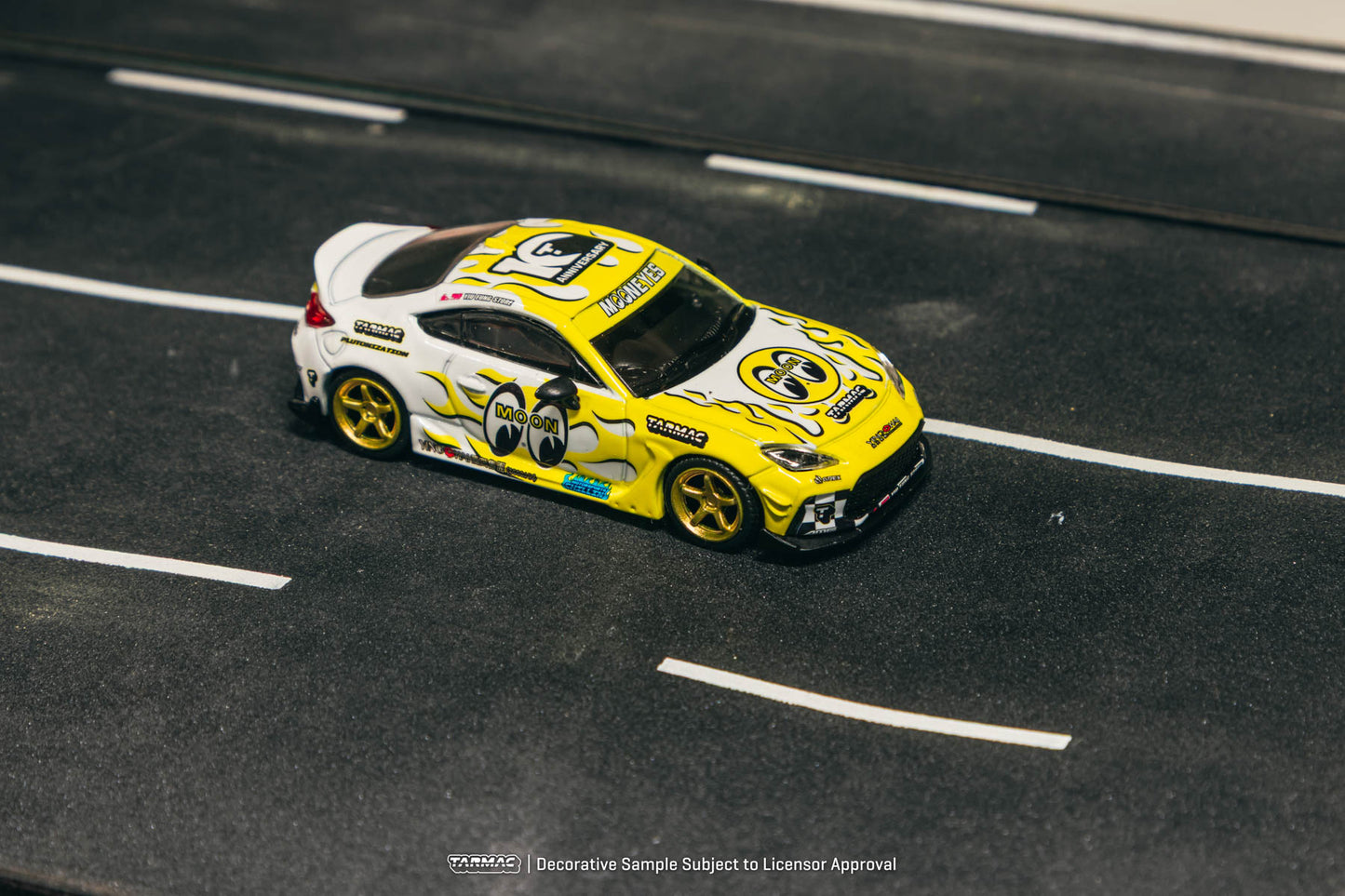 (Preorder) Tarmac Works 1:64 Toyota GR86 MOONEYES T64G-038-MOON
