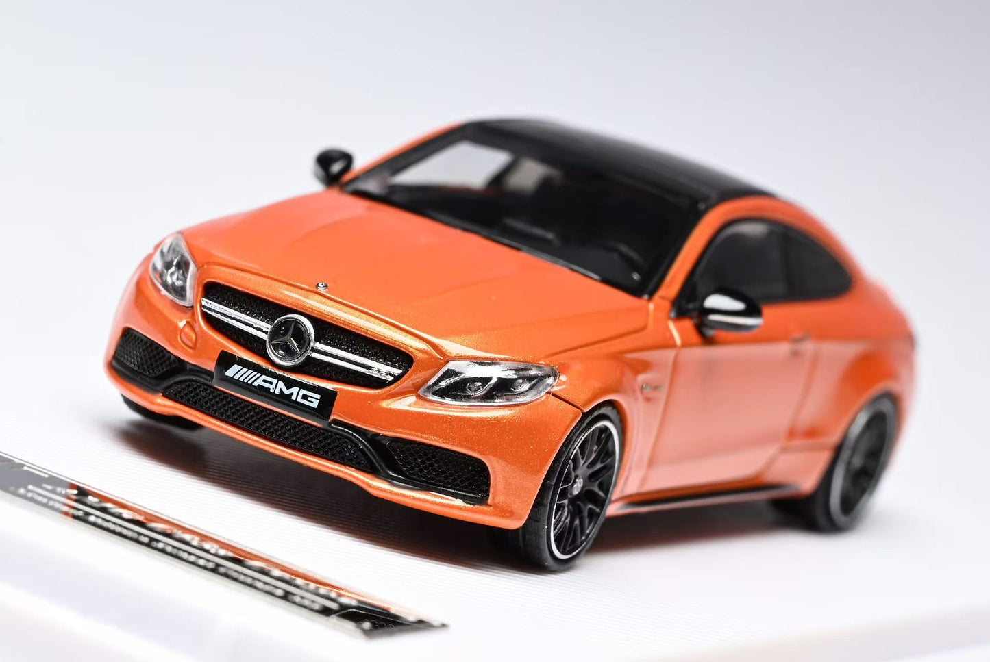 (Preorder) Howie Model 1:64 Mercedes-Benz C63s AMG W205 Sunset Orange