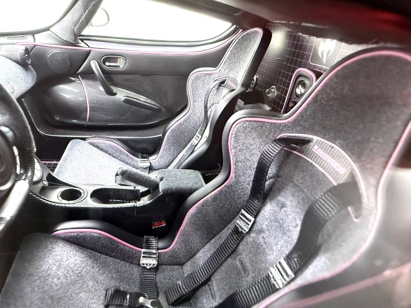 FrontiArt 1:8 Koenigsegg One: 1 F147-55