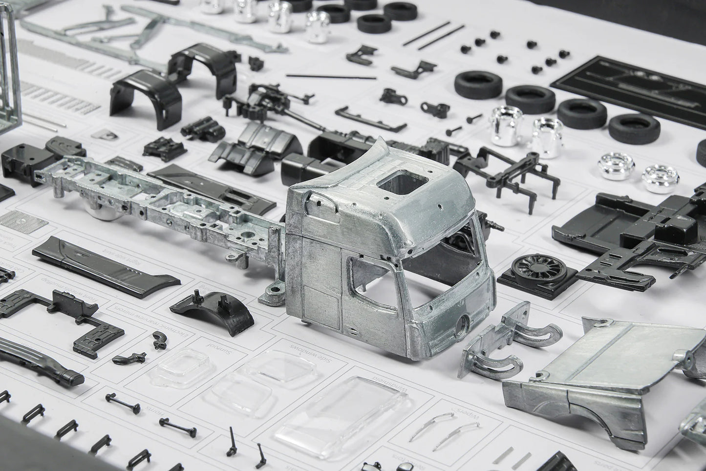 GCD 1:64 Mercedes-Benz Actros Disassemble Art Frame – Raw Metal KS-069-482