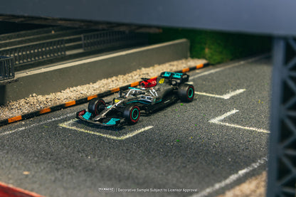 Tarmac Works 1:64 Mercedes-AMG F1 W12 E Performance Las Vegas Grand Prix Launch Party T64G-F037-LV