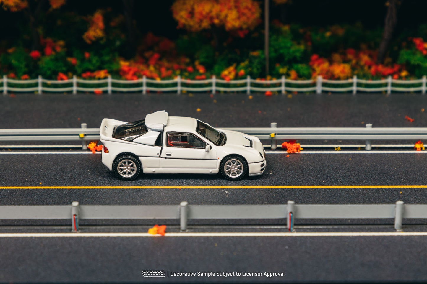 Tarmac Works 1:64 Ford RS200 White T64P-001-WH