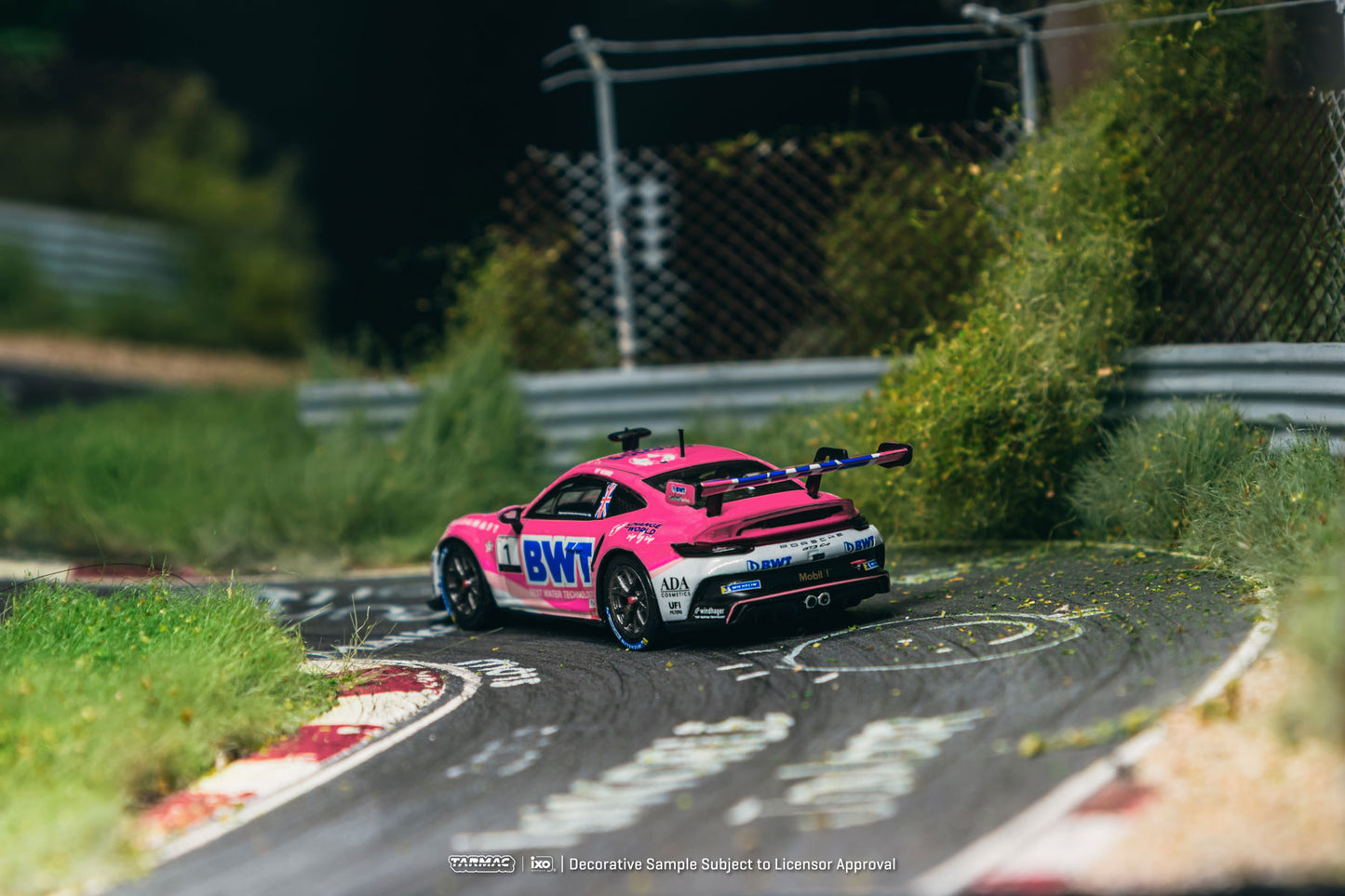 (Preorder) Tarmac Works 1:64 Porsche 911 GT3 Cup (992) Porsche Mobil 1 Supercup 2024 T64-093-24PSC01