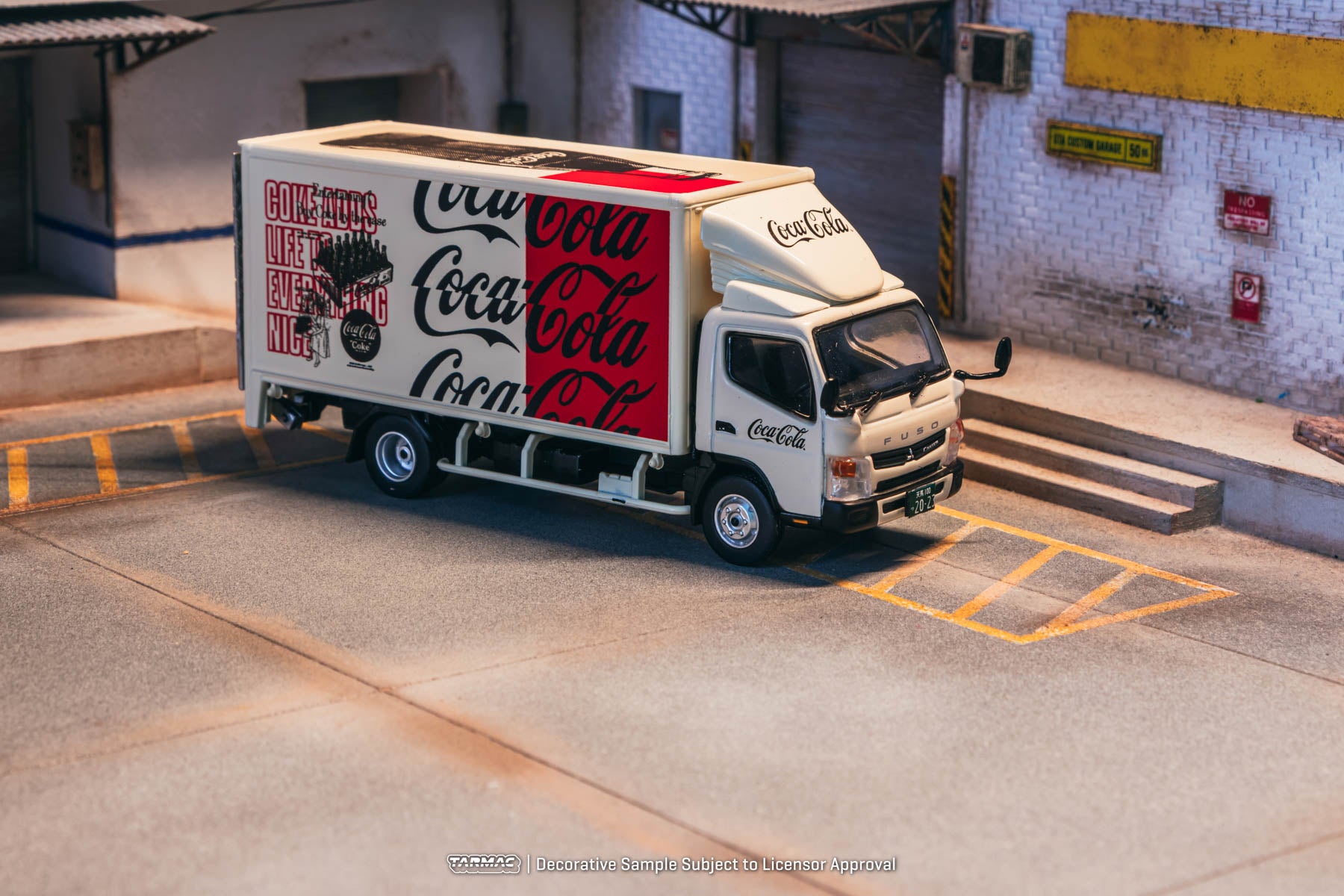 Preorder) Tarmac Works 1:64 Mitsubishi Fuso Canter COCA- COLA T64T