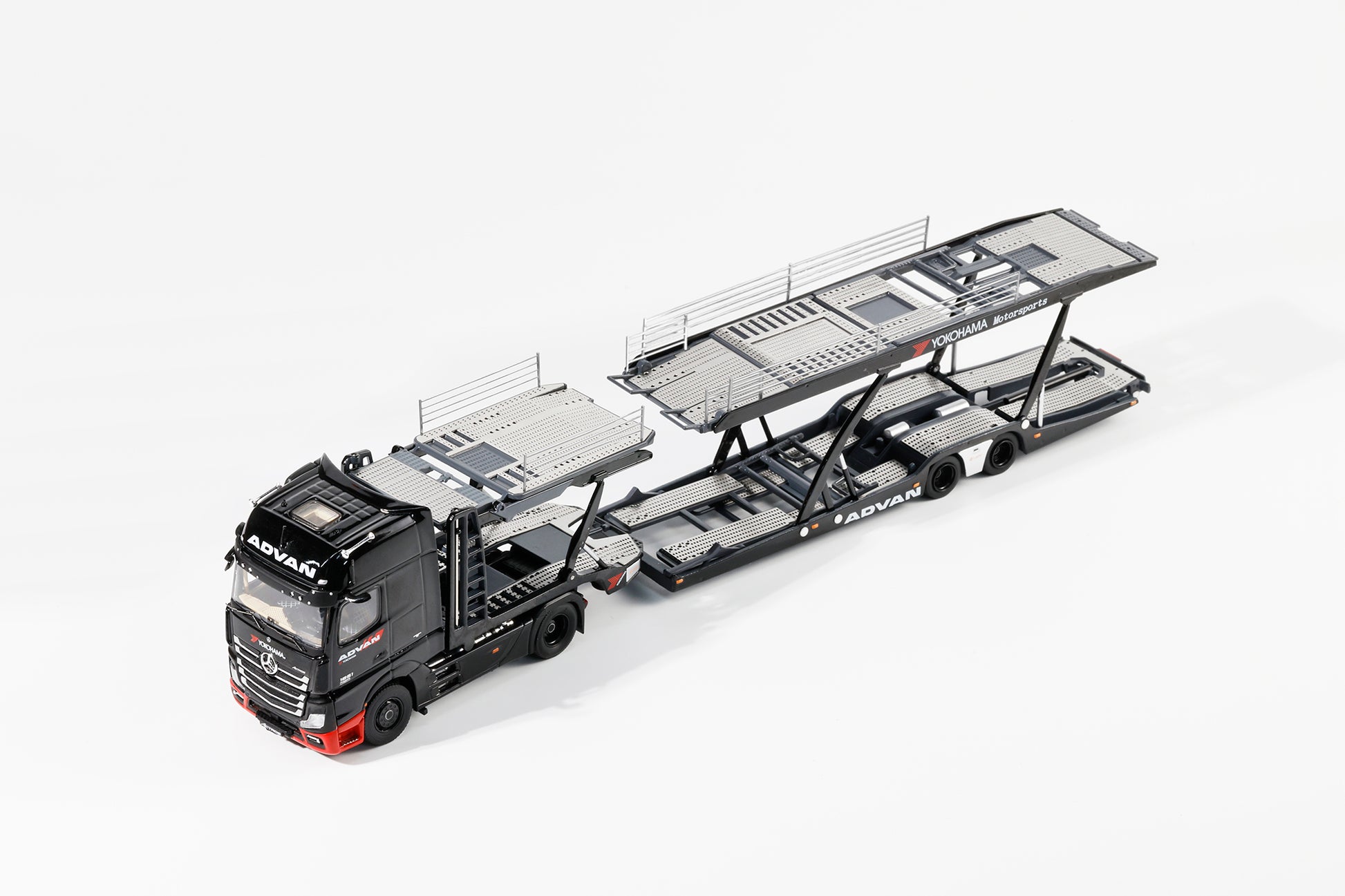 GCD Mercedes-Benz Actros 2 (LHD) Advan in white background