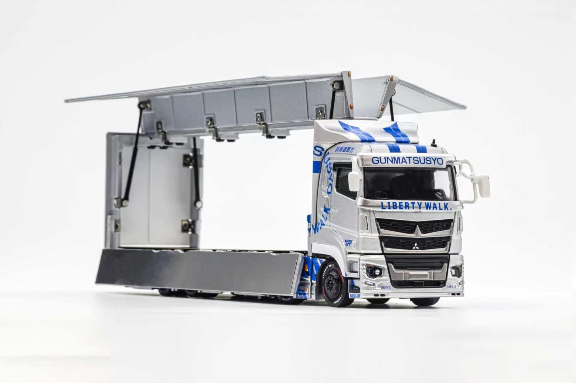 Preorder) GCD 1:64 LB TRUCK Mitsubishi Fuso Super Great SILVER