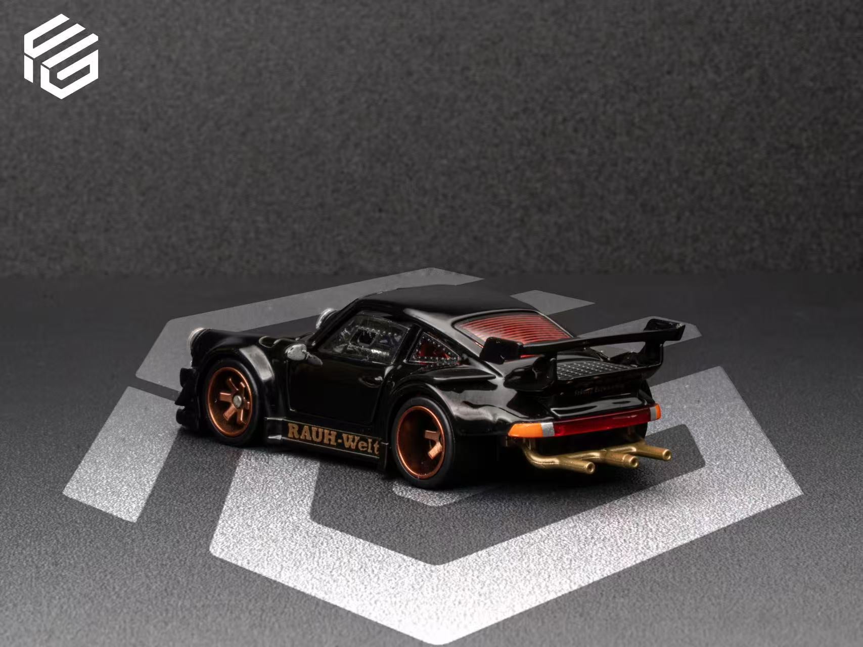 FG 1:64 Porsche RWB 930 Black Fully Open – CarBro MC