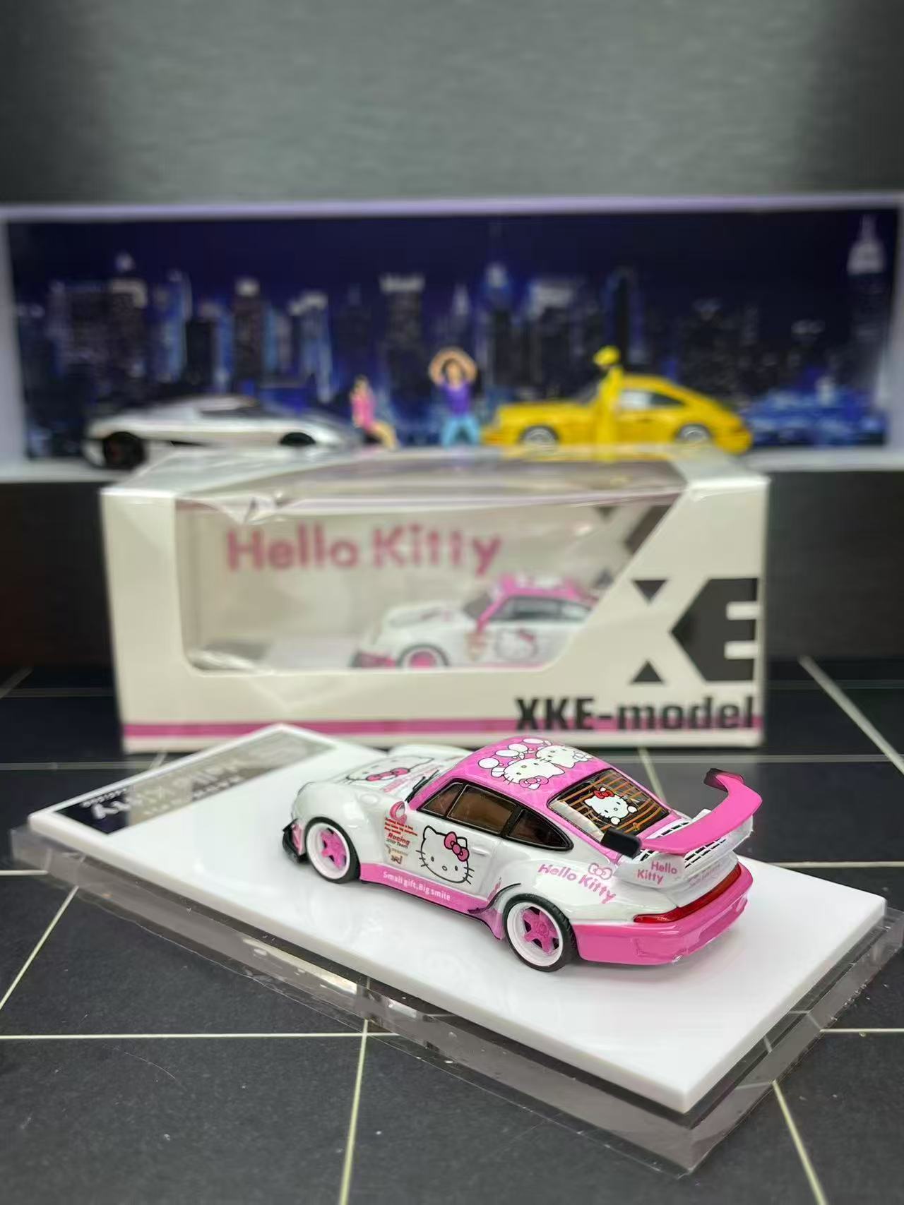 XKE 1:64 Porsche RWB 993 Hello Kitty Livery