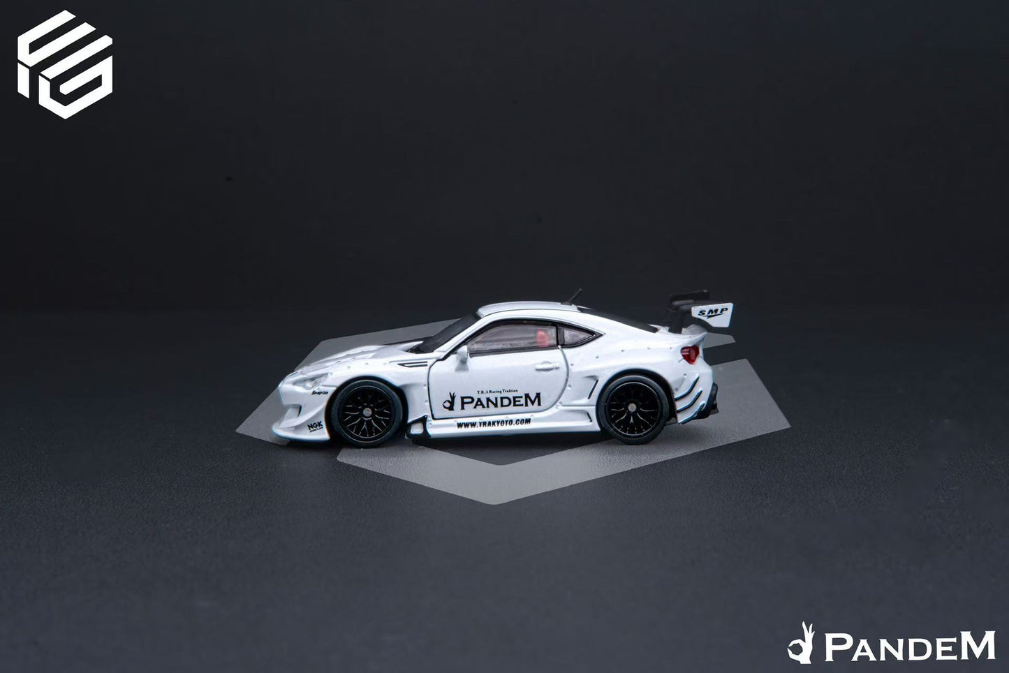 (Preorder) FG 1:64 Subaru BRZ Pandem Modified Pearl White Fully Open