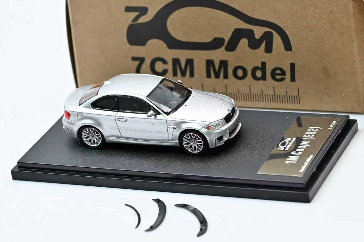 Model car on a display stand with '7CM Model' branding in the background