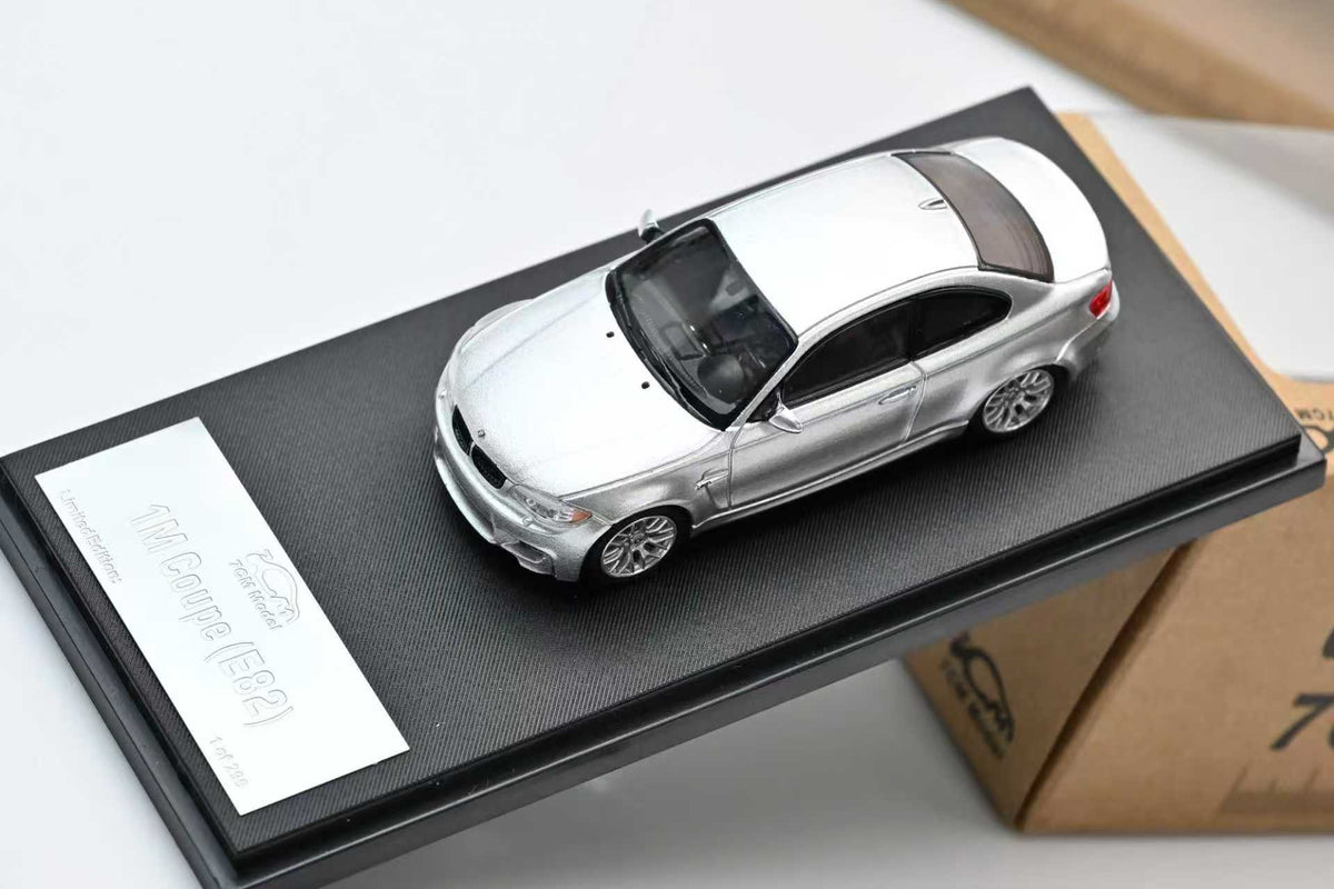 7CM Model 1:64 BMW 1M Coupe E82 Glacier Silver Metallic