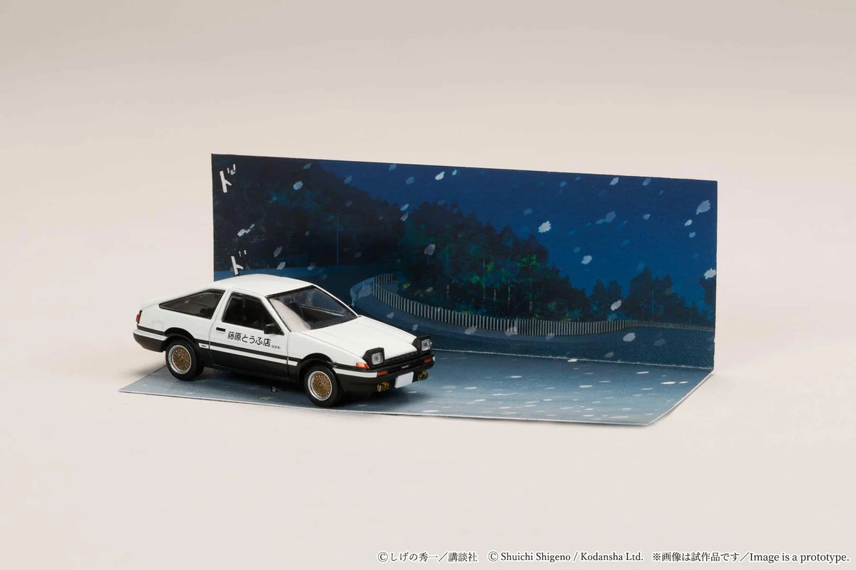 Hobby Japan 1:64 Toyota Sprinter Trueno AE86 Initial D Takumi Fujiwara white and black model car with pop-up headlights in winter mountain road diorama