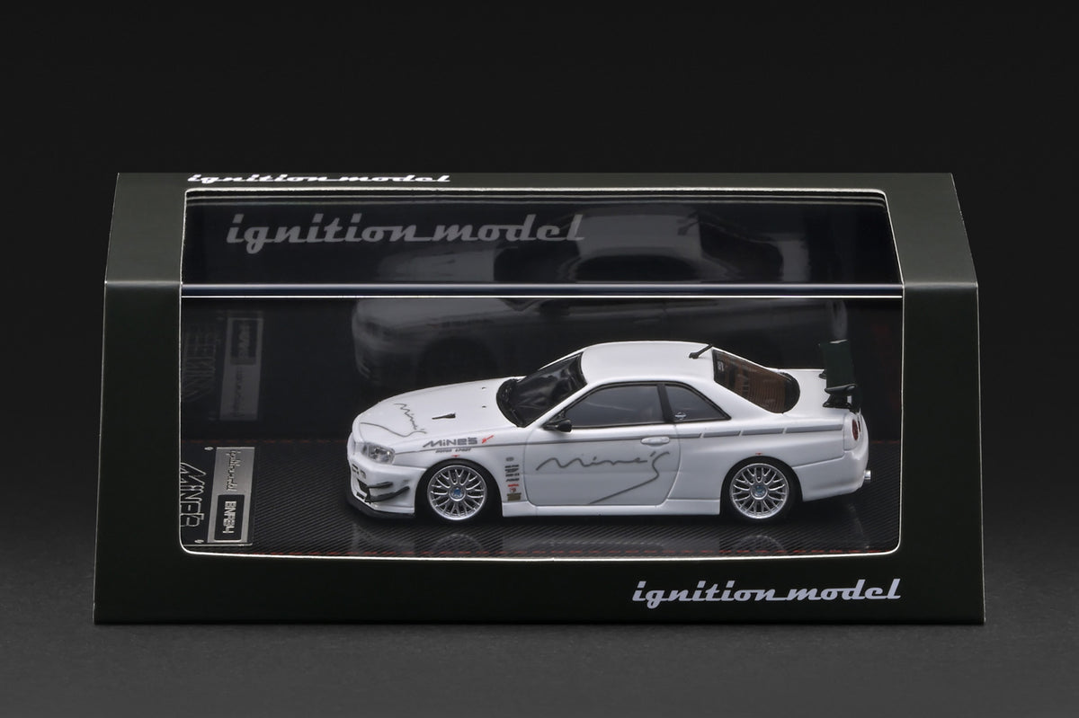 Ignition Model 1:64 Nissan Skyline GT-R Mine’s R34 White IG4092 diecast model displayed in its presentation case, side view