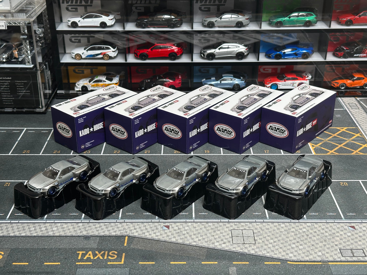 [Chase] Kaido House x Mini GT 1:64 Nissan Skyline GT-R (R34) Kaido Works SHINJUKU V1 – Silver "One Unit"