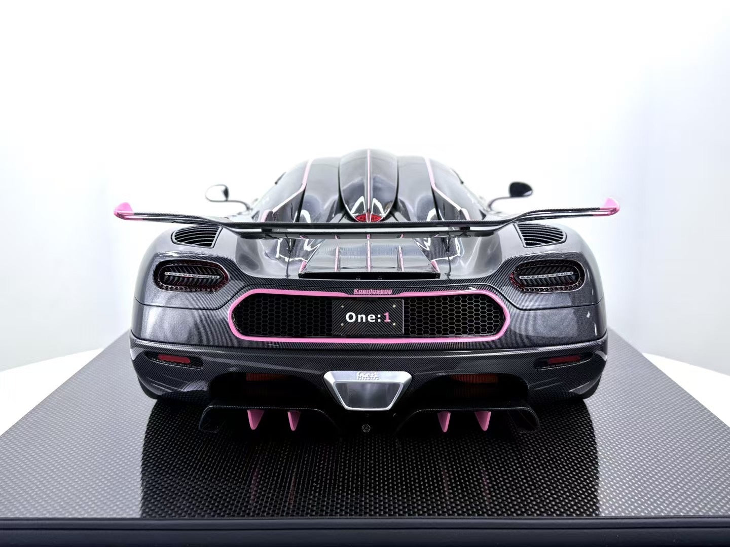 FrontiArt 1:8 Koenigsegg One: 1 F147-55