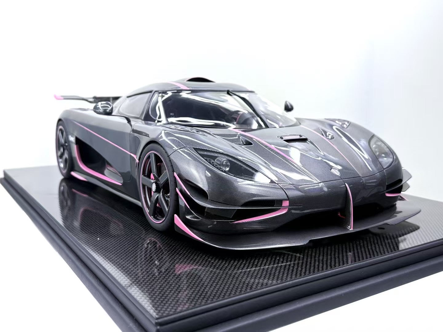 FrontiArt 1:8 Koenigsegg One: 1 F147-55
