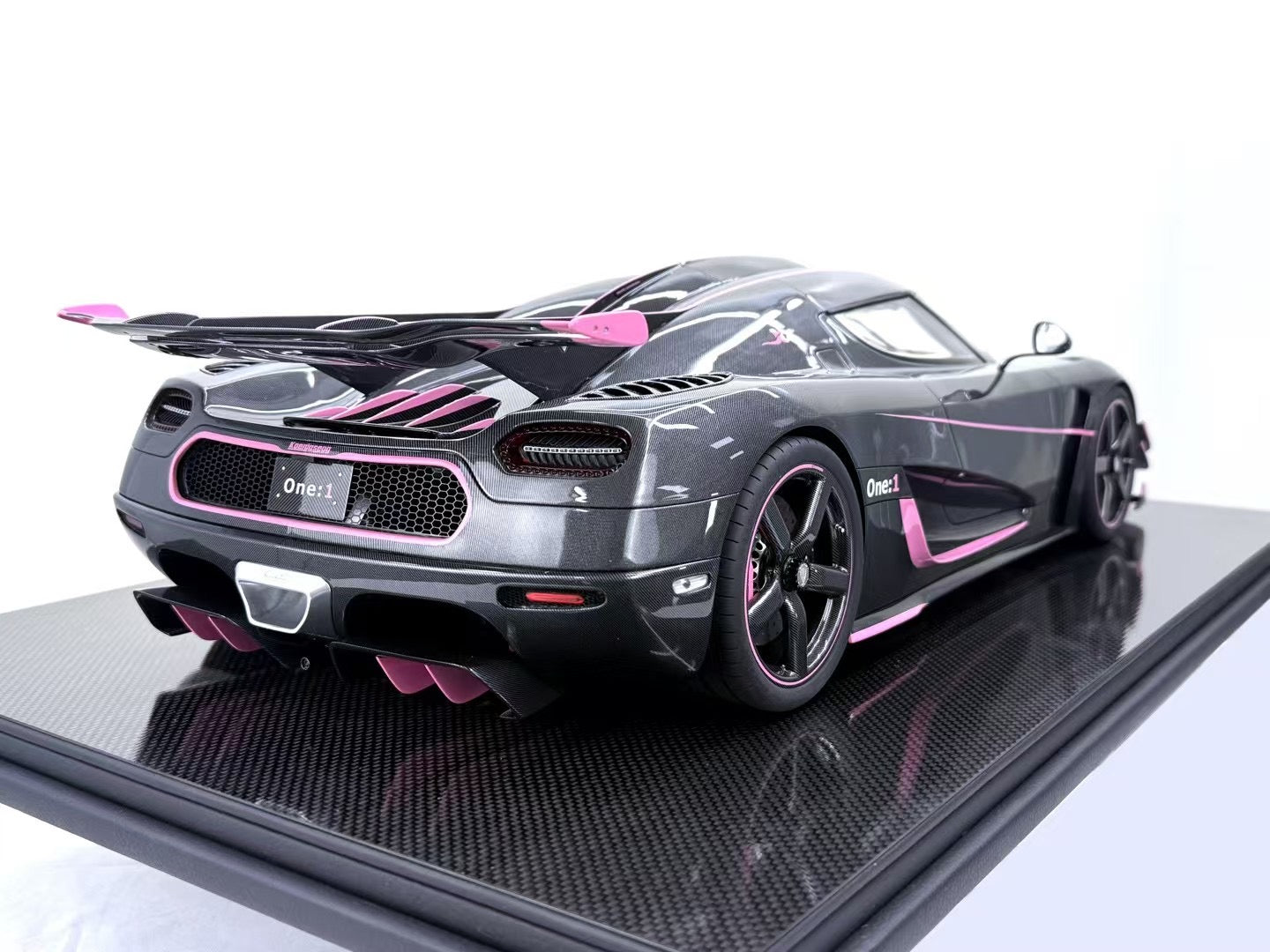 FrontiArt 1:8 Koenigsegg One: 1 F147-55
