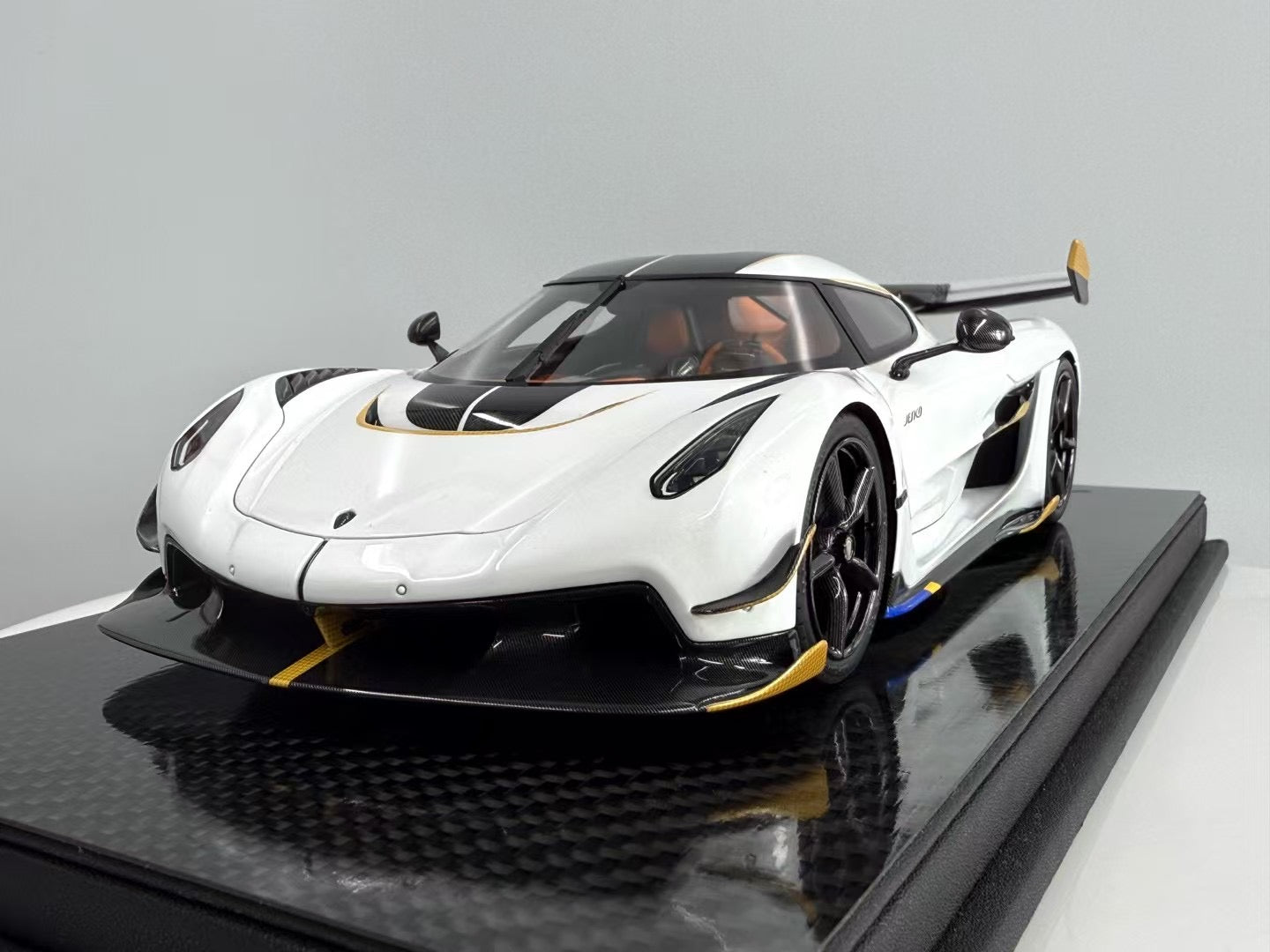 FrontiArt 1:18 Koenigsegg Jesko 7558 Crystal White F149-188