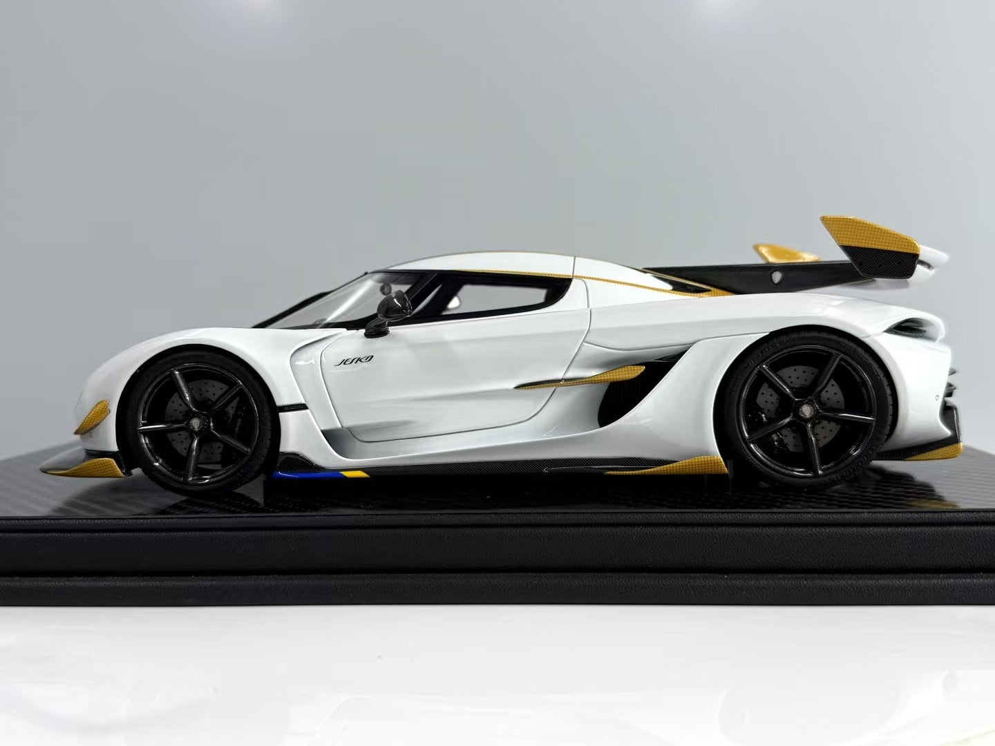 FrontiArt 1:18 Koenigsegg Jesko 7558 Crystal White F149-188