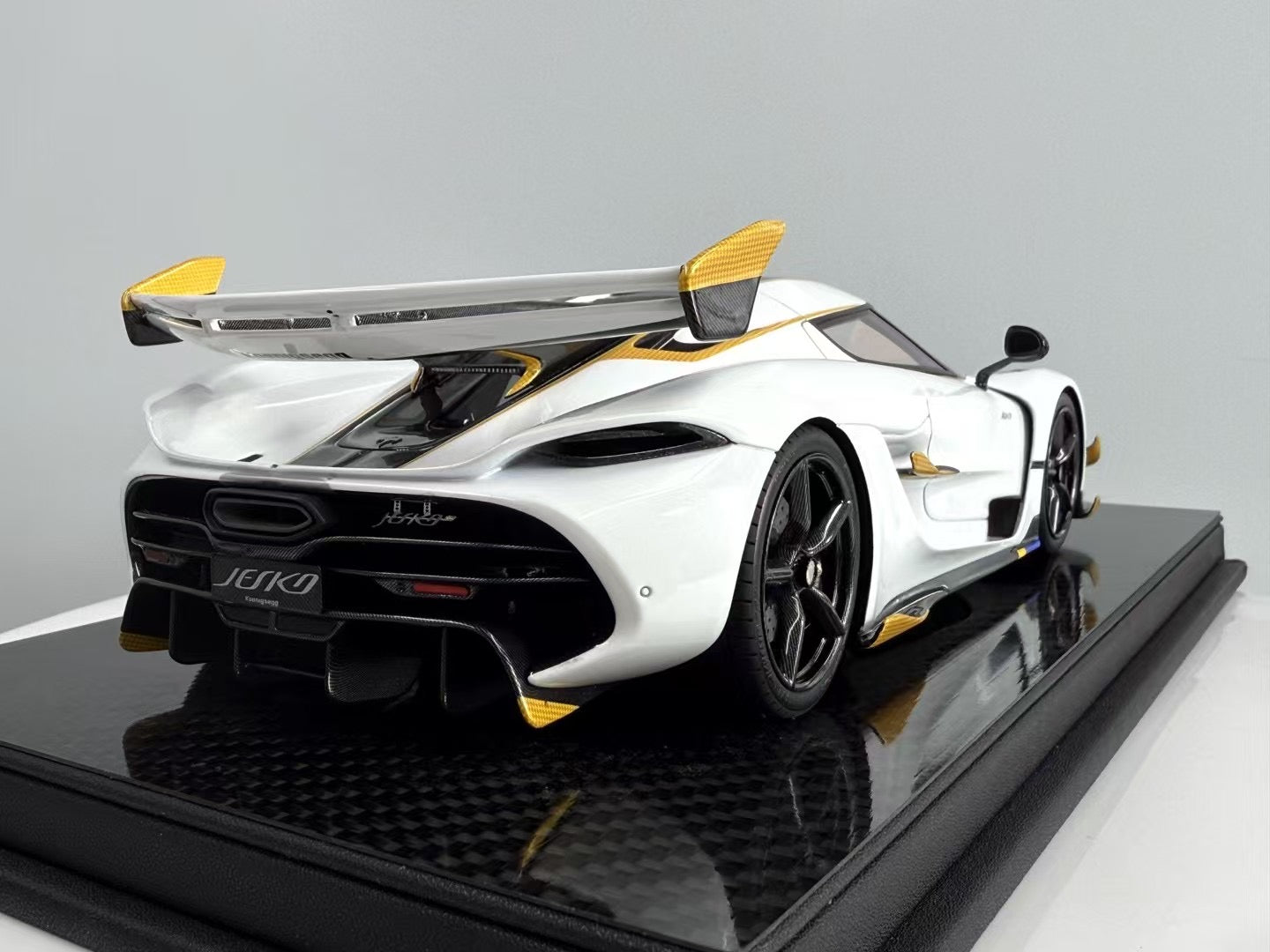 FrontiArt 1:18 Koenigsegg Jesko 7558 Crystal White F149-188