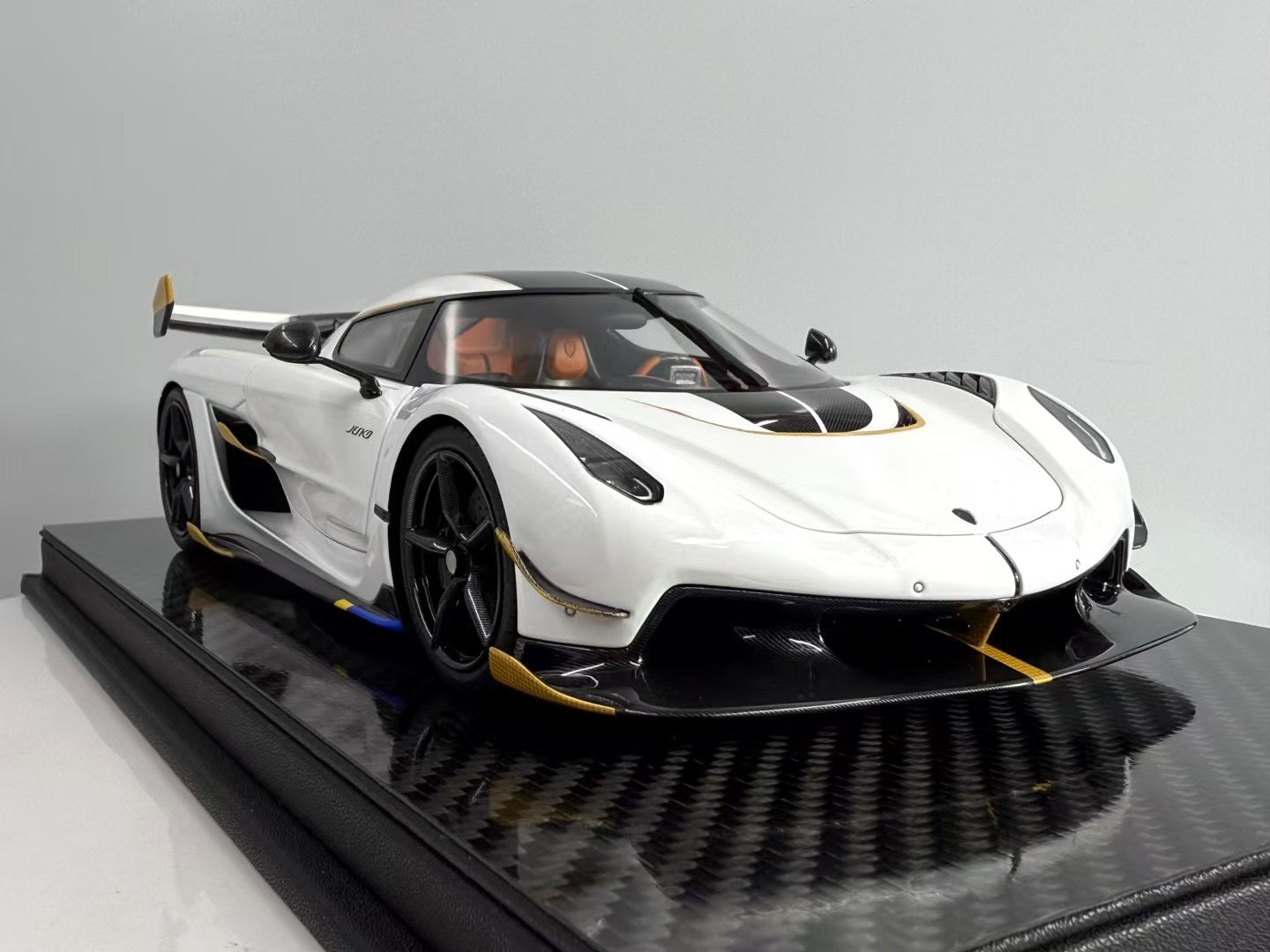 FrontiArt 1:18 Koenigsegg Jesko 7558 Crystal White F149-188