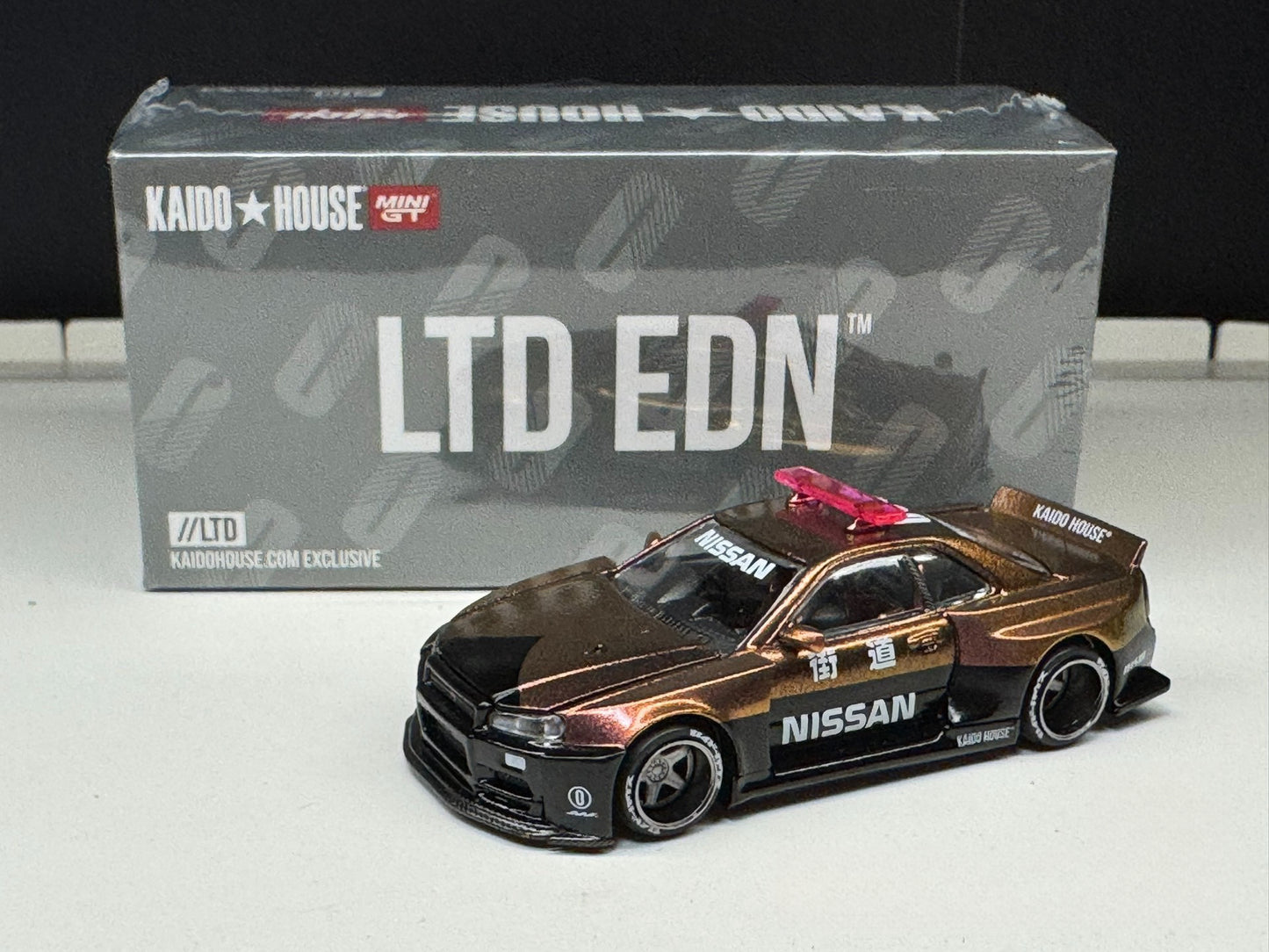 Kaido House LTDEDN 1:64 Skyline GT-R (R34) Kaido Works V2 Aero Police Tokyo Pop Up Exclusive [Event Edition]