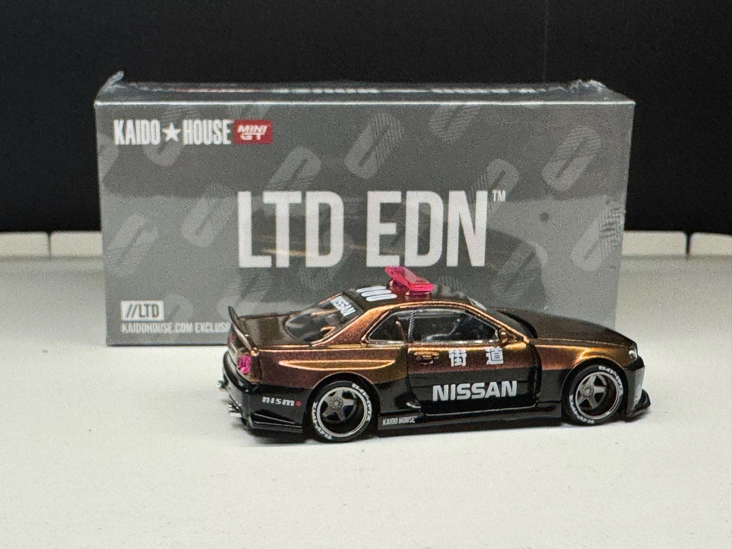 Kaido House LTDEDN 1:64 Skyline GT-R (R34) Kaido Works V2 Aero Police Tokyo Pop Up Exclusive [Event Edition]
