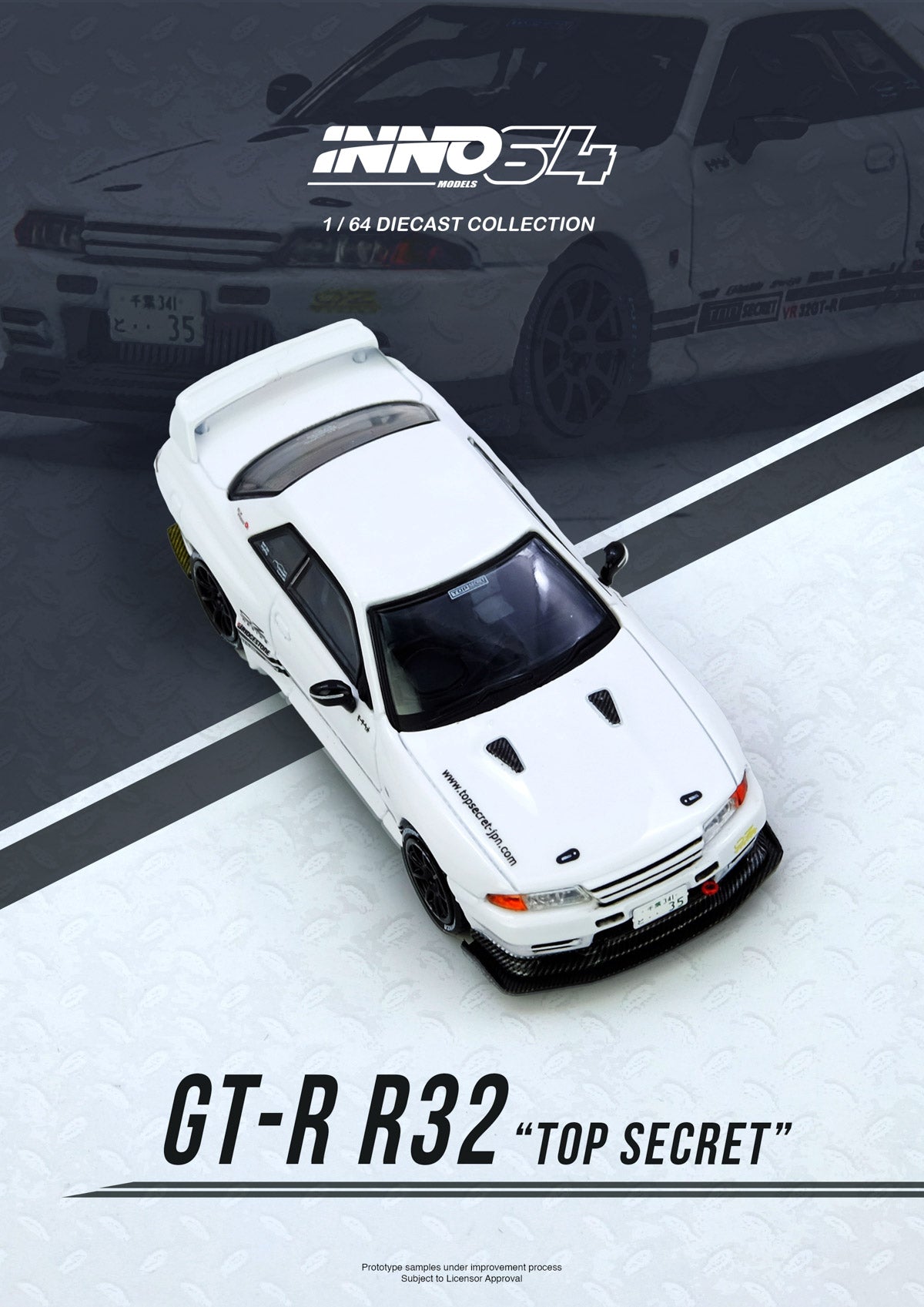 Model car of a GT-R R32 with 'Top Secret' text on a track, featuring INNO54 branding.