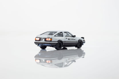 KYOSHO 1:64 Toyota Sprinter Trueno AE86 Initial D Fujiwara Tofu Shop white and black diecast model car with illuminated taillights