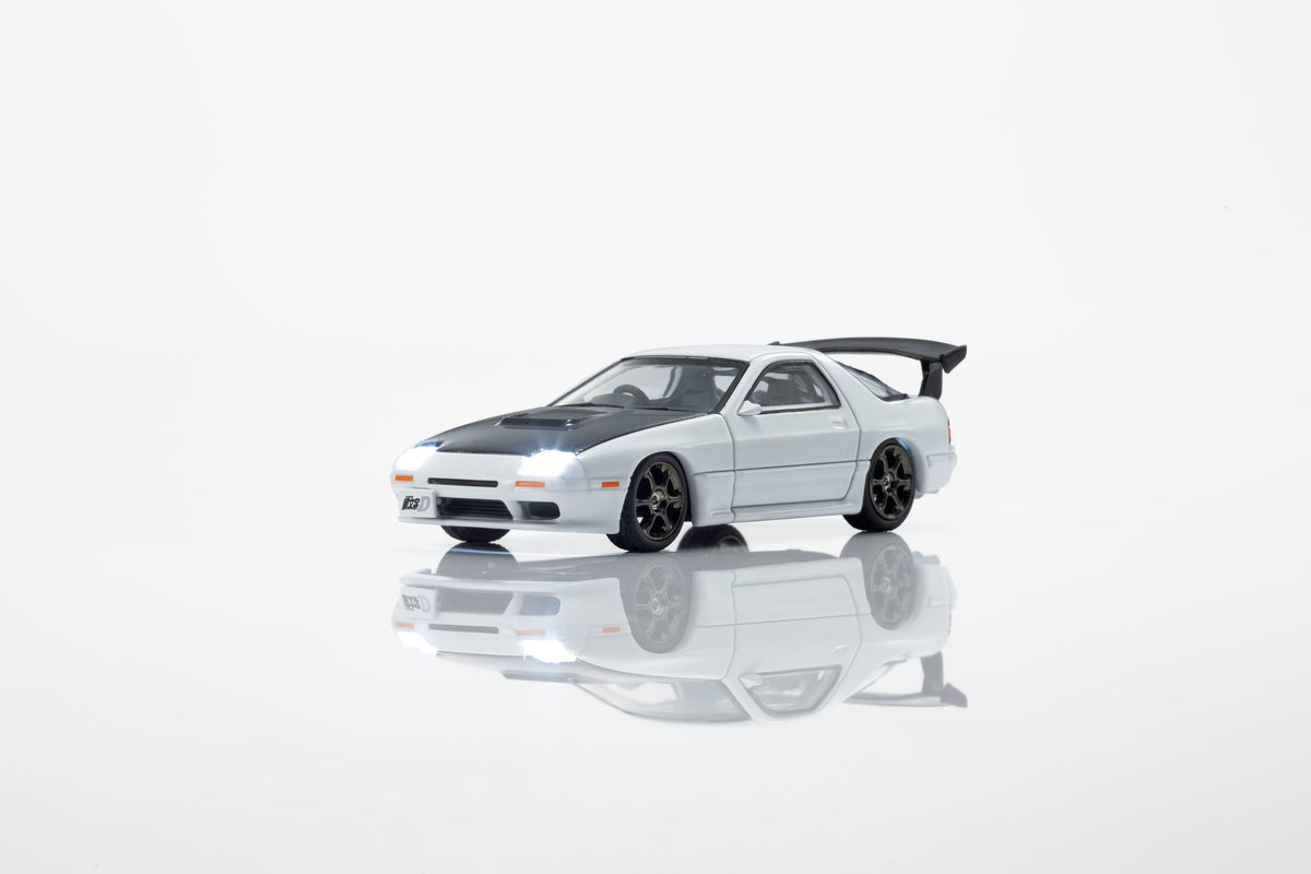 KYOSHO 1:64 Initial D Mazda Savanna RX-7 FC3S Ryosuke Takahashi White diecast model car with black carbon hood, rear wing and illuminated headlights