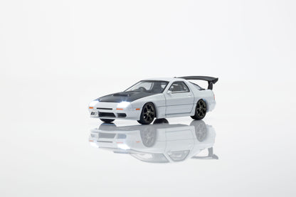KYOSHO 1:64 Initial D Mazda Savanna RX-7 FC3S Ryosuke Takahashi White diecast model car with black carbon hood, rear wing and illuminated headlights
