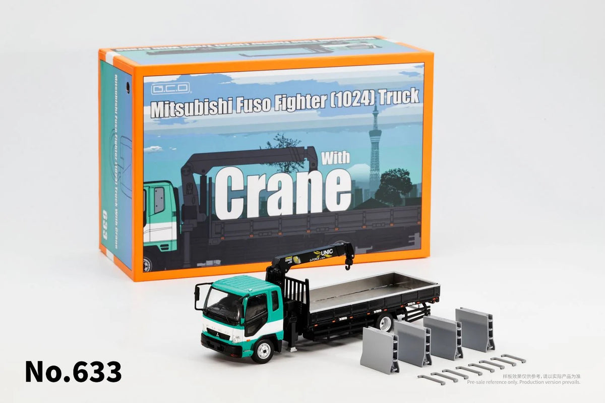 GCD 1:64 Mitsubishi Fuso Fighter (1024) Flatbed Truck with UNIC Crane Green and White No.633 KS-082-633 diecast model, featuring a green and white cab, black flatbed, mounted hydraulic crane, removable side panels, and accessory parts, displayed with original packaging.