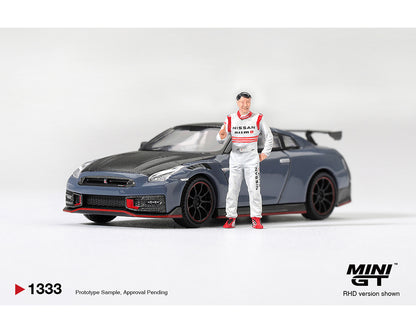 MINI GT MGT01333-R Nissan GT-R R35 NISMO Special Edition Stealth Gray with driver figure 1:64 diecast model, shown from a front left three-quarter view in right-hand drive configuration with carbon fiber hood, red NISMO accents, rear wing and authentic detailing.