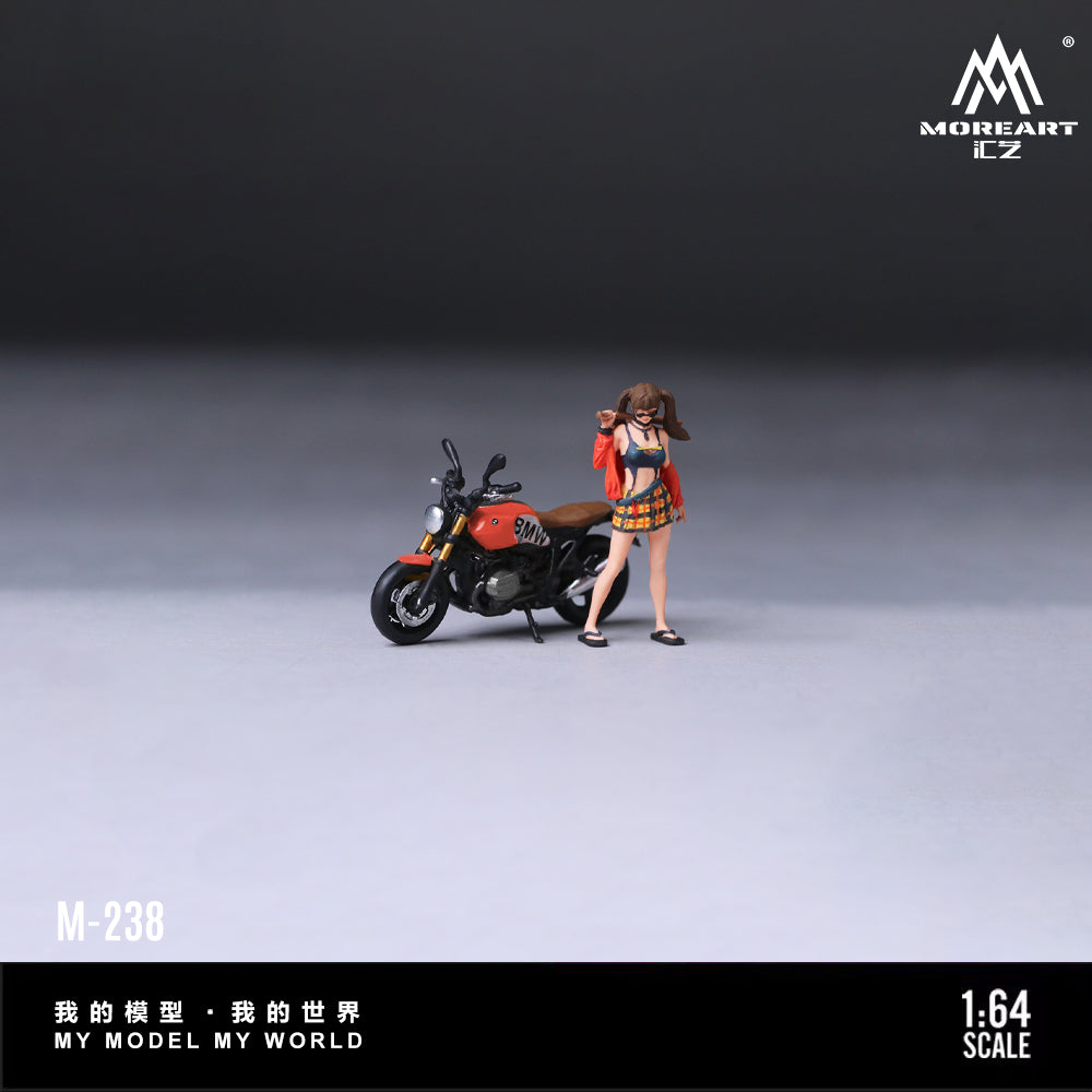 Model motorcycle and figure on a gray background with 'MoreArt' branding.