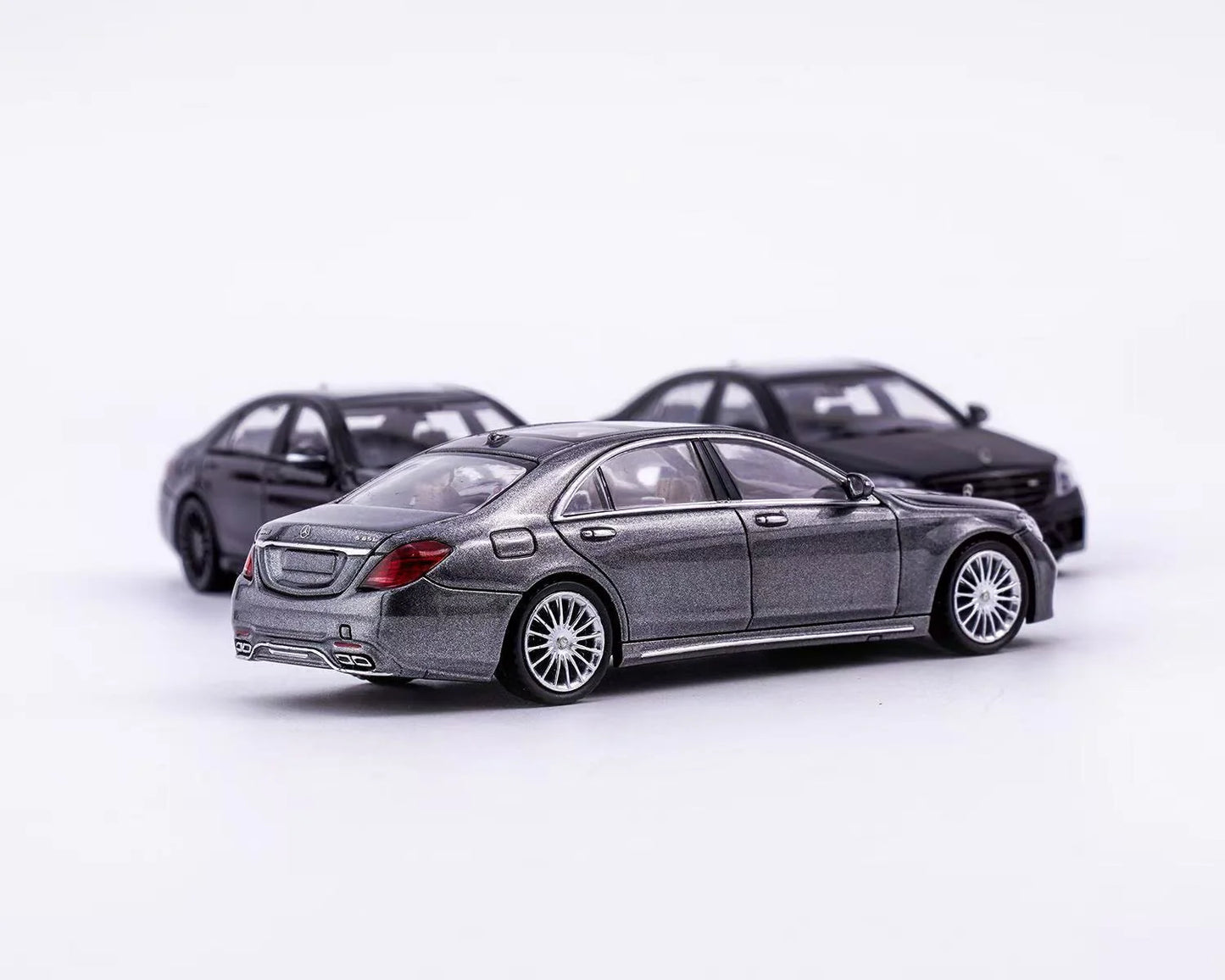 King Model 1:64 Mercedes-Benz S65 AMG W222 [2 Colors]